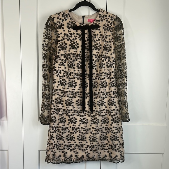 Betsy Johnson | Beige & Black Floral Embroidered Lace Dress | 6 - Picture 3 of 7